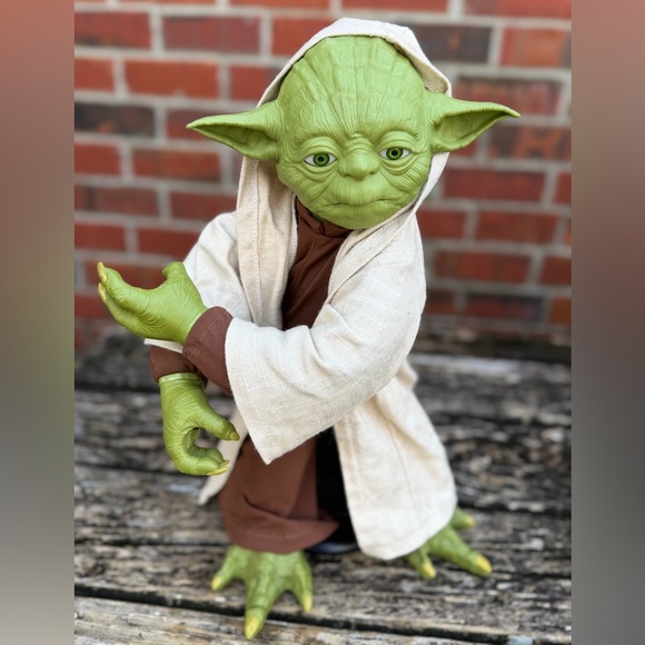 Star Wars Legendary Interactive Jedi Master 16” YODA  115 Phrases 360 Movement - Picture 7 of 11